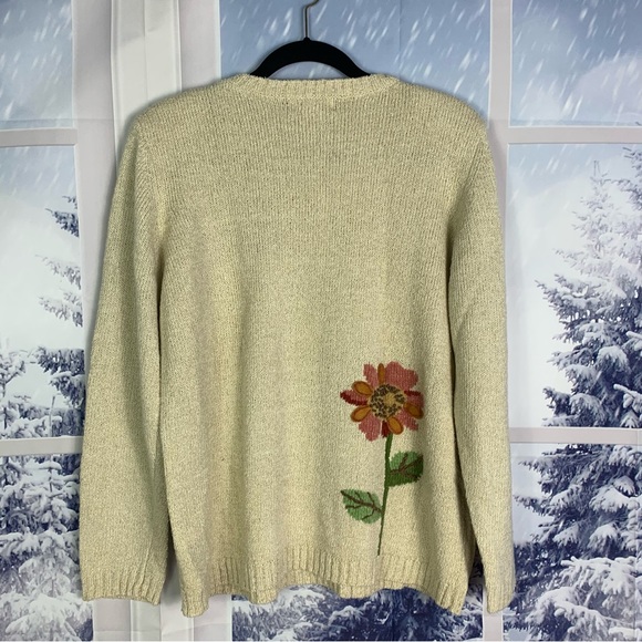 90’s Vintage Flower Embroidered Knit Sweater - Picture 8 of 14